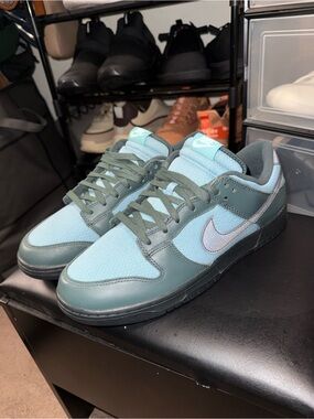 Nike Men’s Low-Top Sneakers in Teal Green and Light Blue